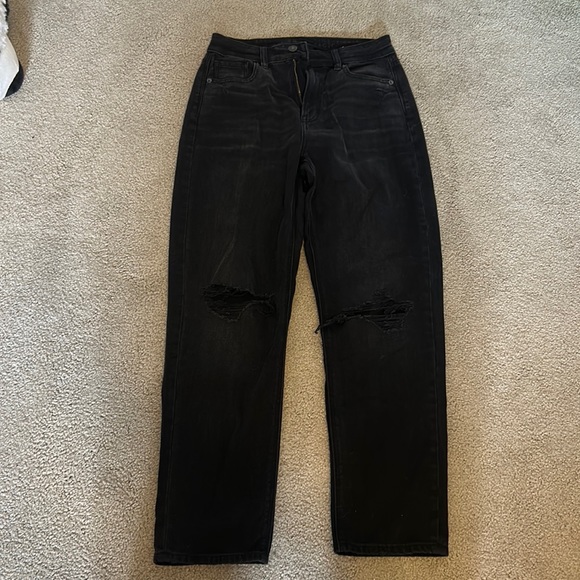 American Eagle ripped boyfriend jeans - Picture 1 of 3